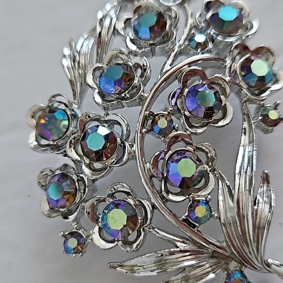 STAR Vintage AB Crystal Rhinestones on Silvertone Brooch - Picture 3 of 7